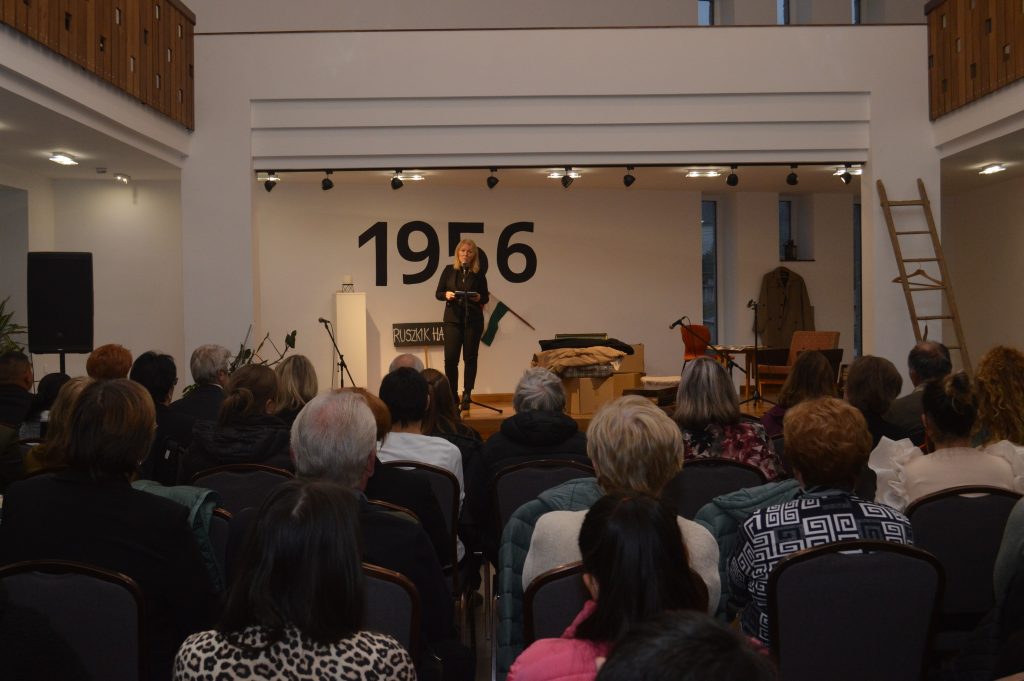 Bánné Dr. Gál Boglárka a hallgatóság előtt