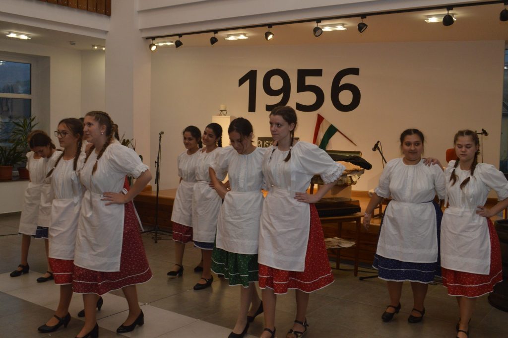 A Károlyi Gáspár Általános Iskola néptácosai